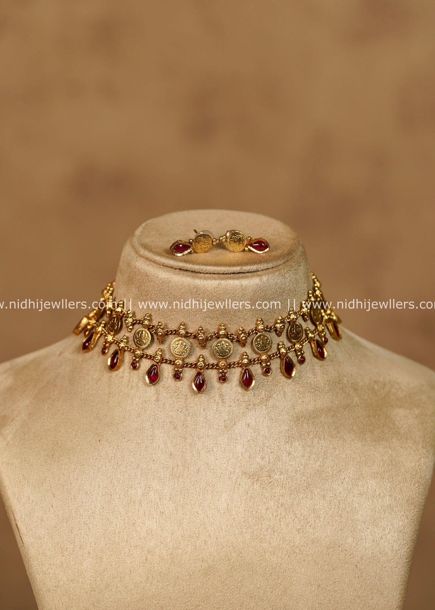 Amara Antique Gold Kemp Kasu Choker Necklace Set - Ruby