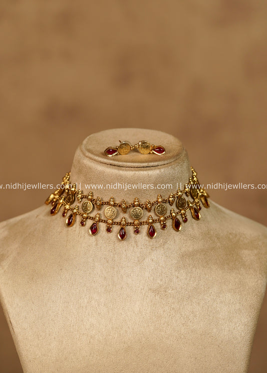 Amara Antique Gold Kemp Kasu Choker Necklace Set - Ruby