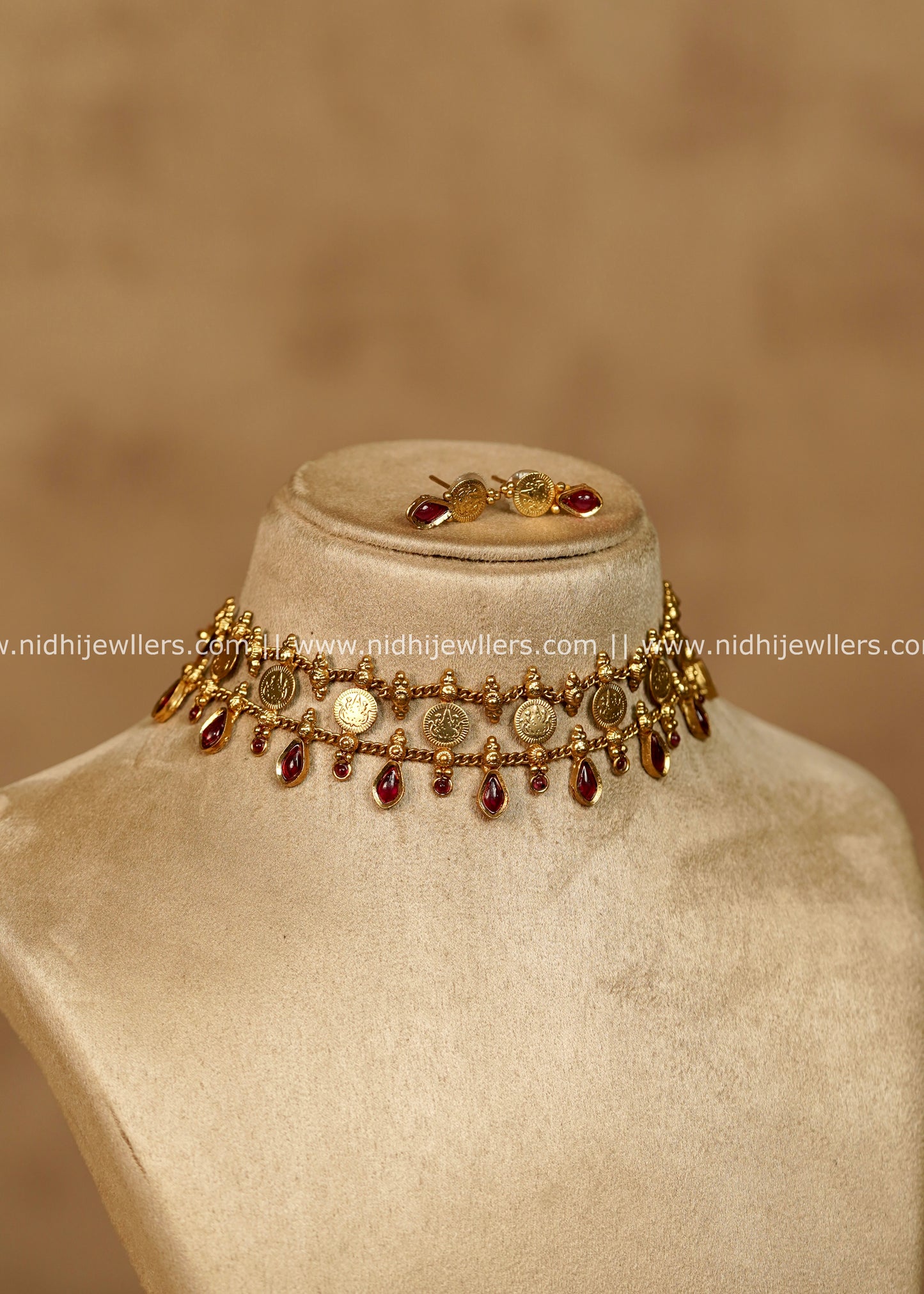 Amara Antique Gold Kemp Kasu Choker Necklace Set - Ruby