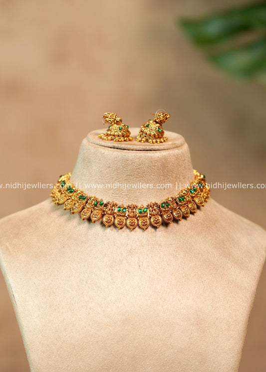 Lakshmi Medallion Emerald Kemp Choker Set with Matching Jhumkas – Tapasya