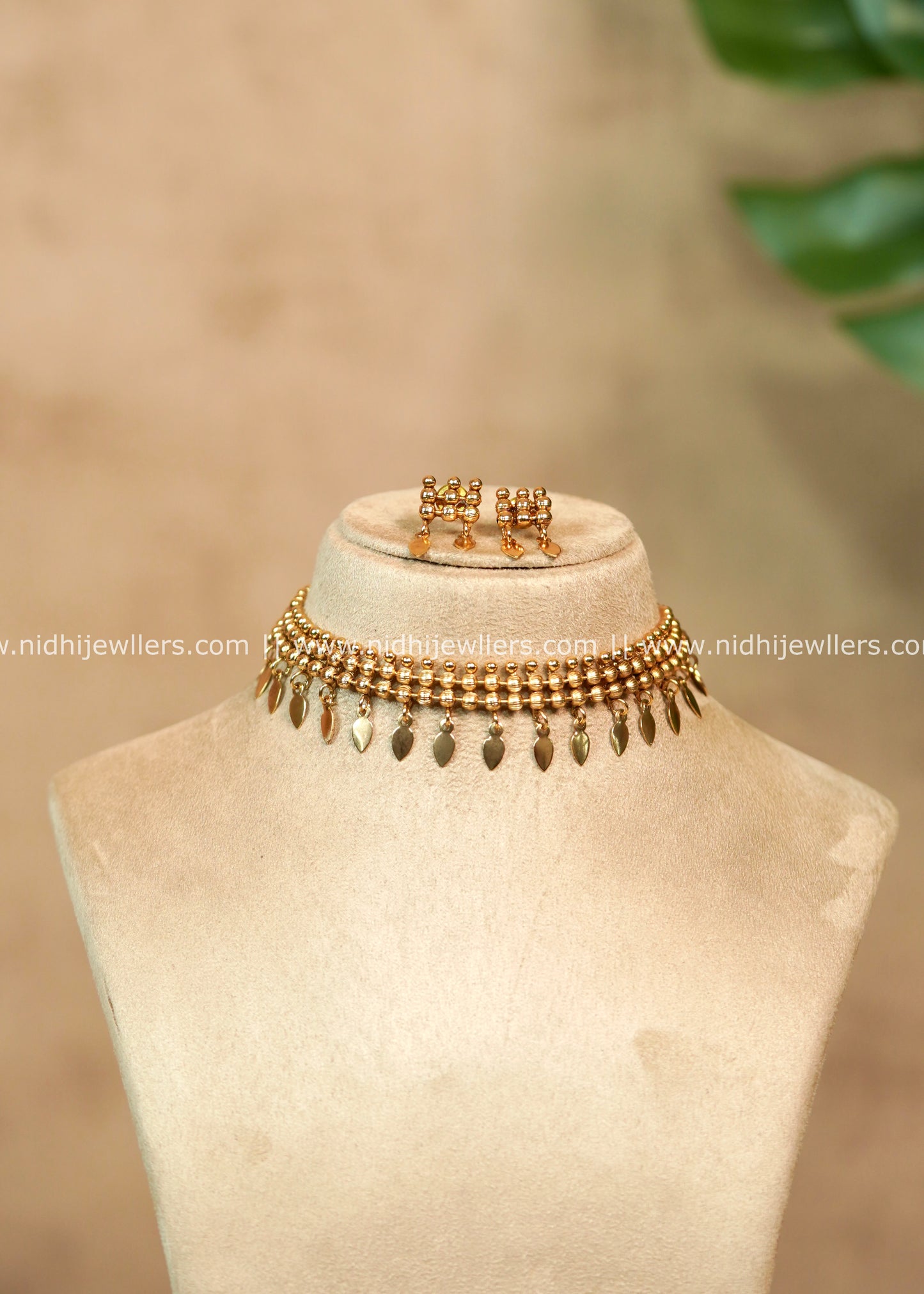 Vaidehi Antique Gold Elakkathali Choker Set with Matching Earrings