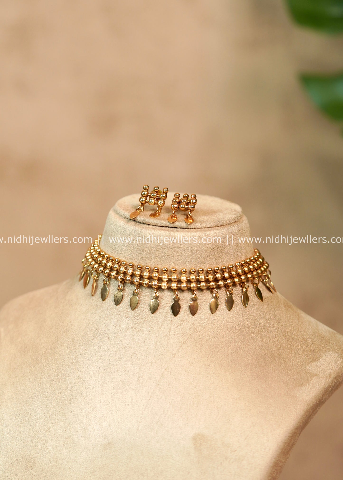 Vaidehi Antique Gold Elakkathali Choker Set with Matching Earrings