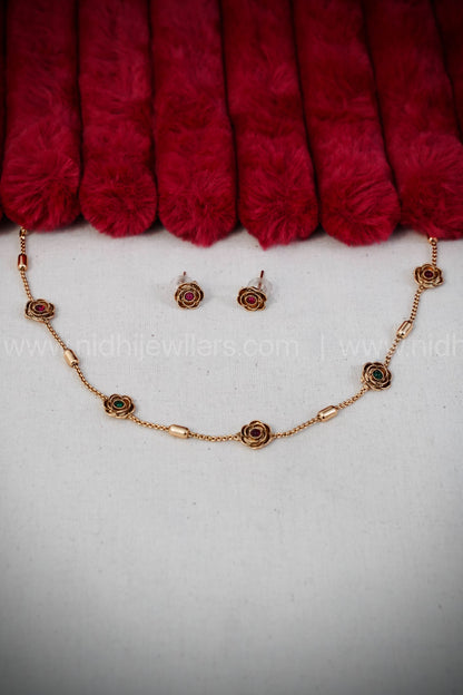 Light white flowered choker