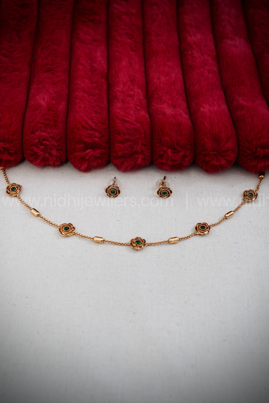 Light white flowered choker