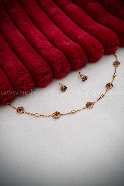 Light white flowered choker