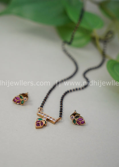 Black beads neck piece Green-pink Floral locket