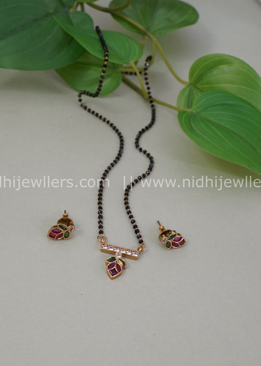 Black beads neck piece Green-pink Floral locket