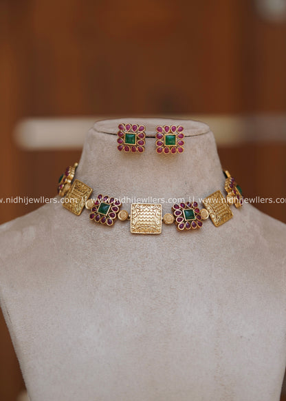 Geometric Square Kemp & Textured Gold Choker Set with Earrings – Mohana