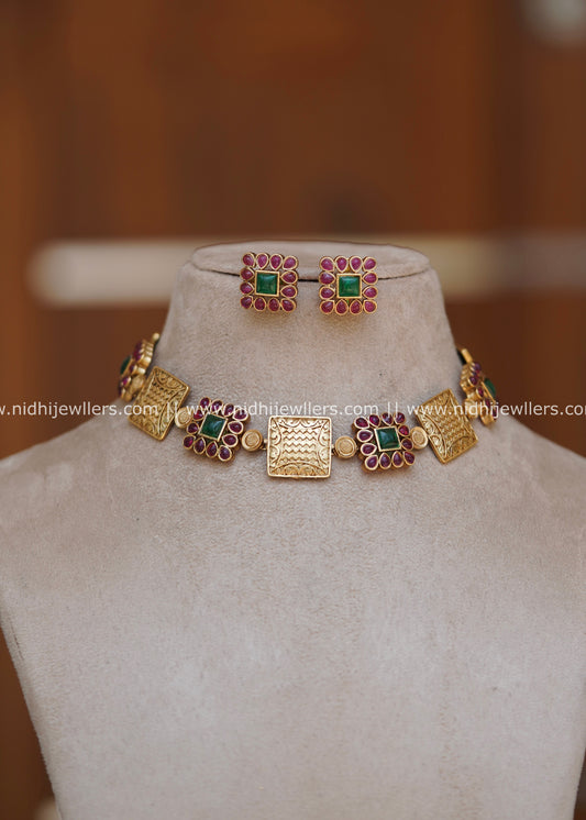 Geometric Square Kemp & Textured Gold Choker Set with Earrings – Mohana