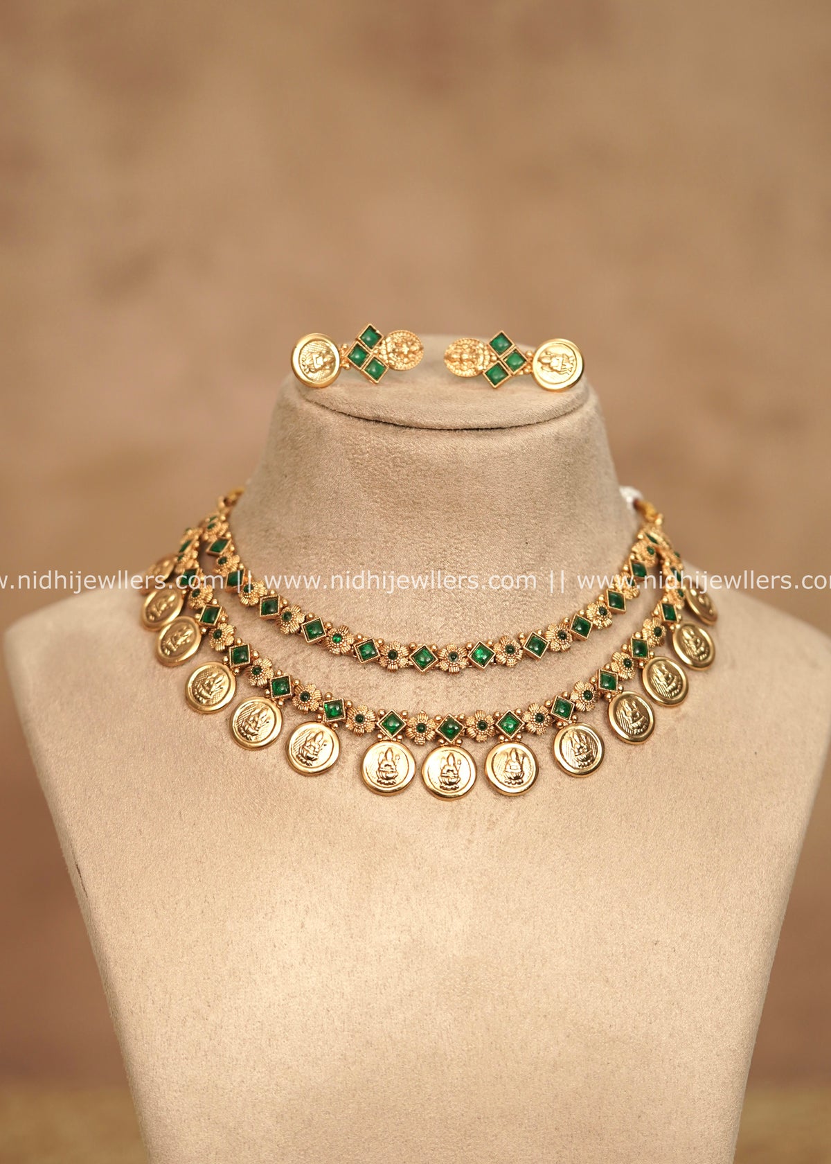 Antique Two-Layer Emerald Kemp & Goddess Lakshmi Kasu Choker Set – Chitra