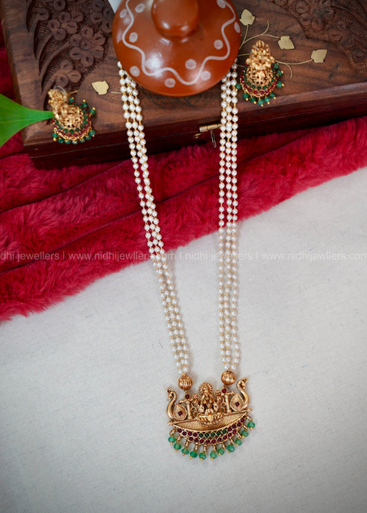 Lakshmi kemp haram with green beads pendant.