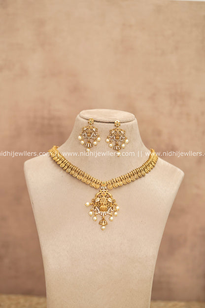 Grand Antique Temple Goddess Lakshmi Kasu Short Necklace Set – Indulekha