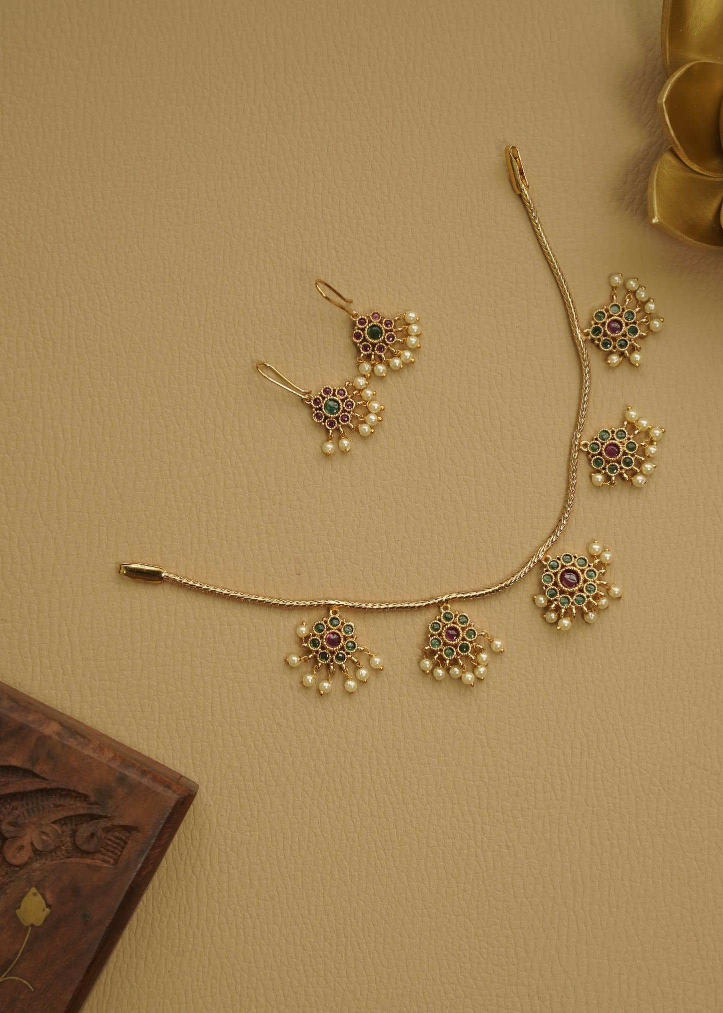 Multipendent Red and green necklace
