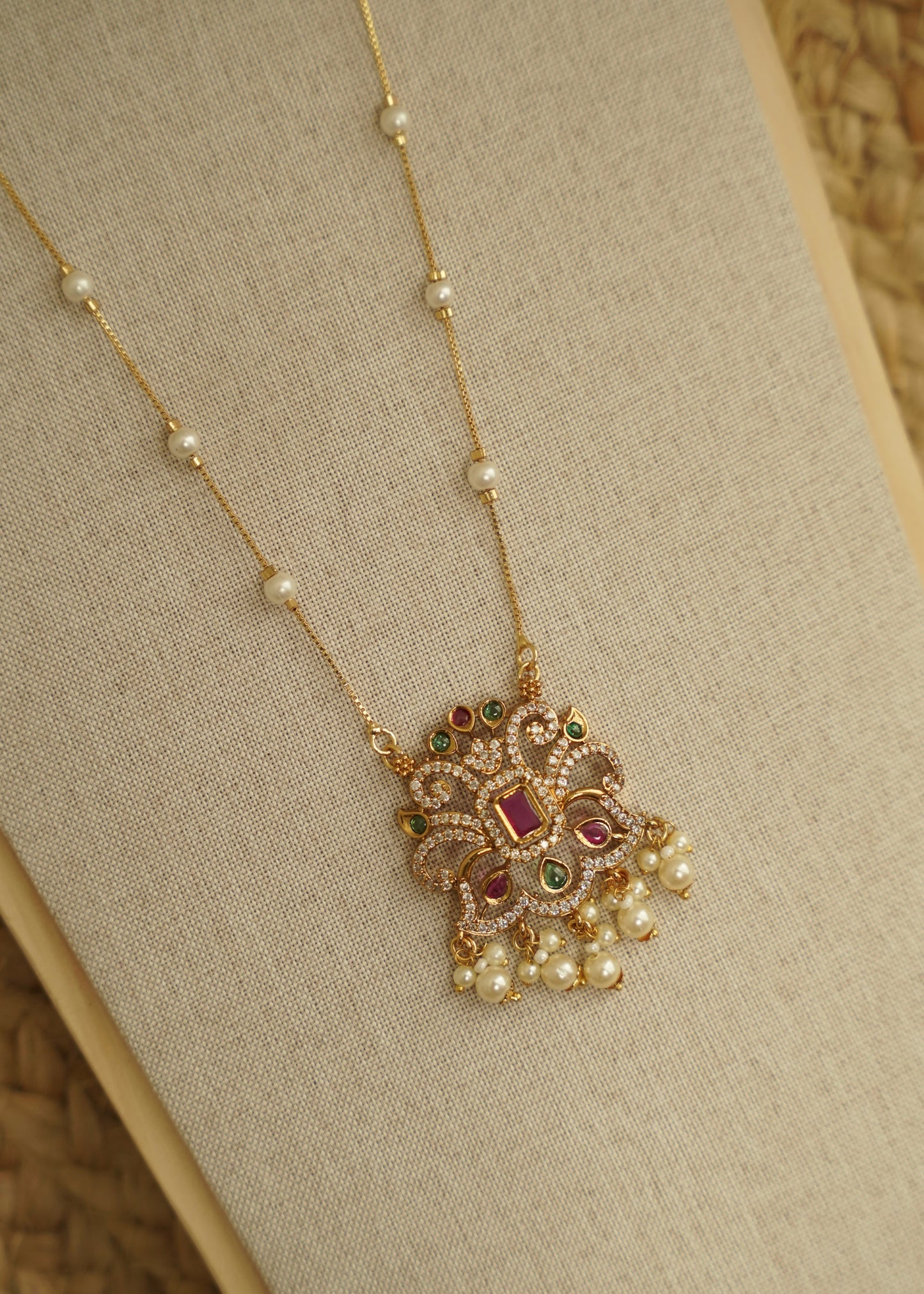 White beads Real gold polished neckchain multicoloured
