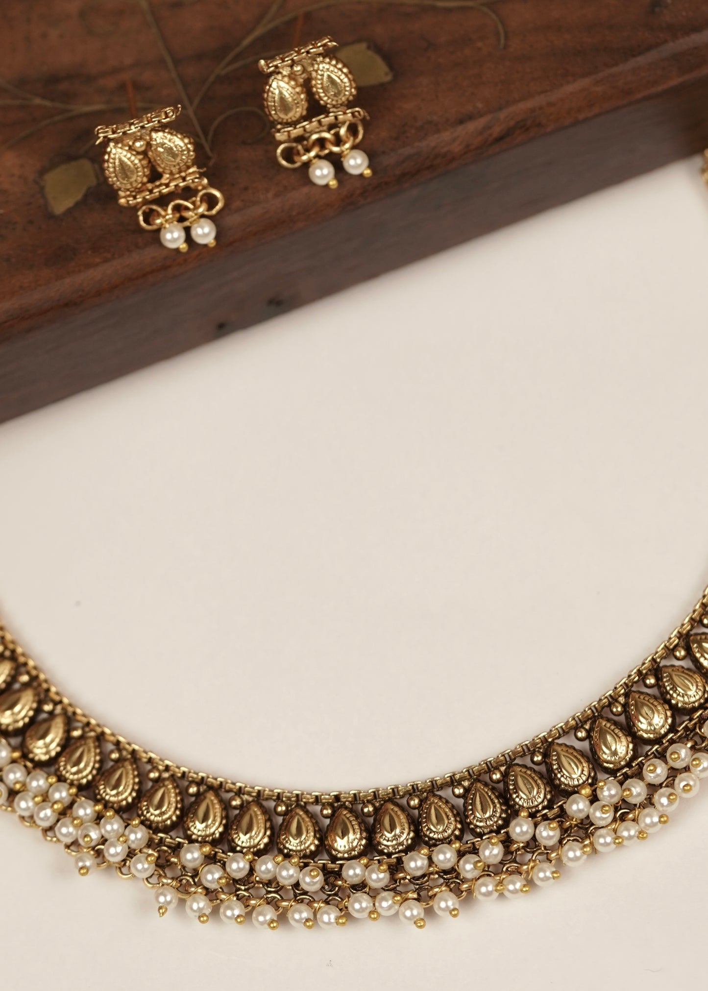 Antique Rice Motif Textured Choker Set with Dense Crystal Fringe