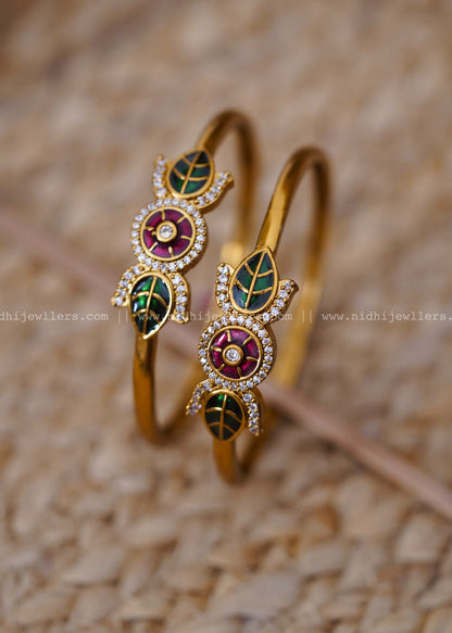Premium Pattachitra Leaf Charm Bangle (single)
