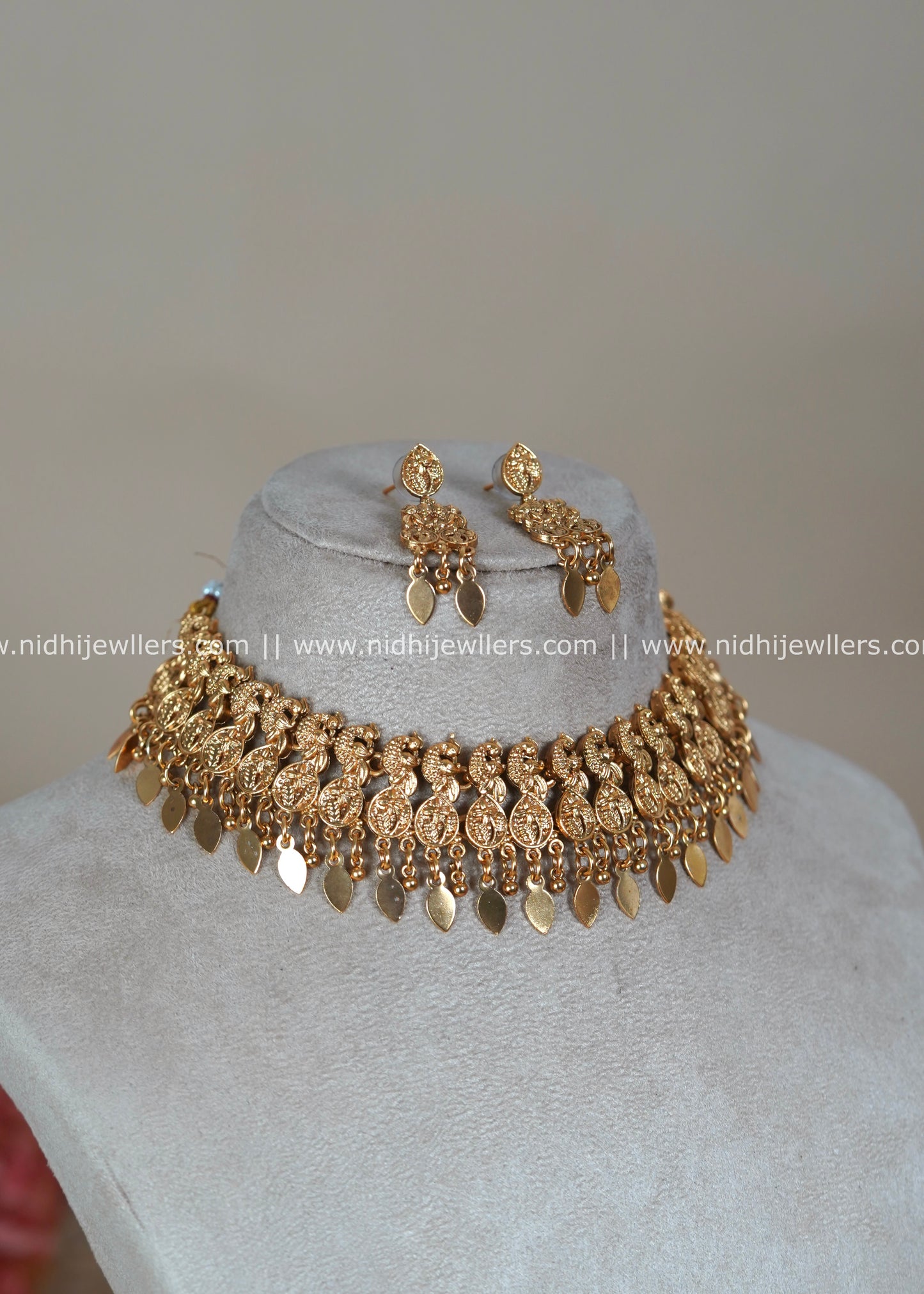 Antique Matte Elakkathali Peacock Shimmer Choker Set - Riya