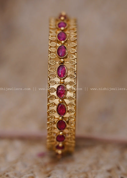 Traditional pink kemp bangle